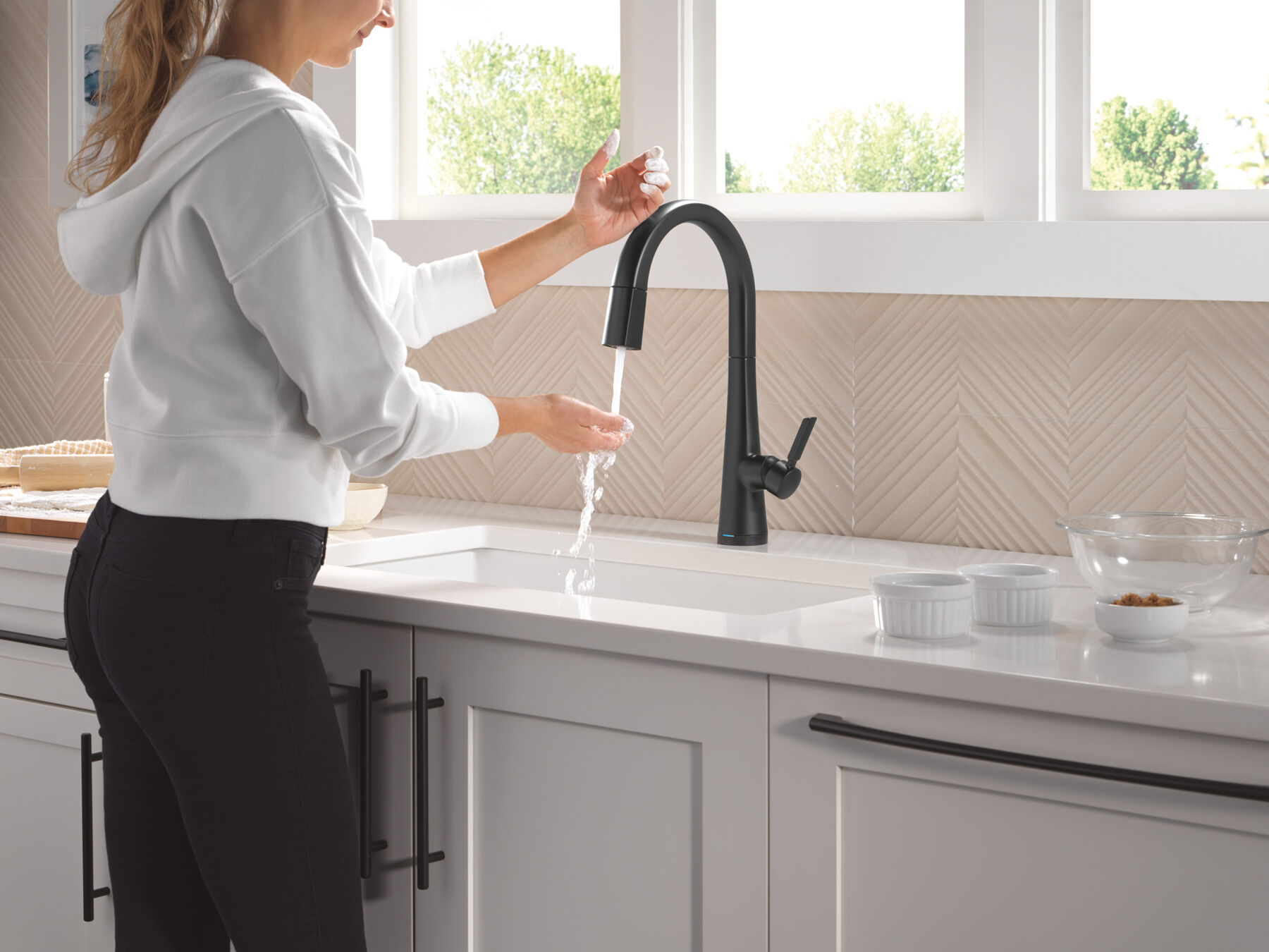 Touch<sub>2</sub>O&reg; Technology Kitchen Faucet with Touchless Technology